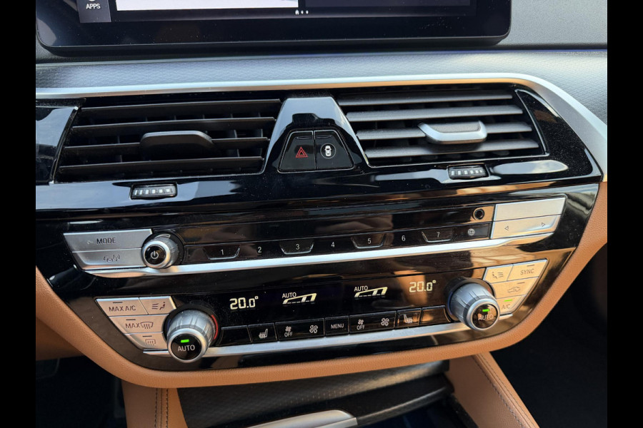 BMW 5 Serie Touring 530e M-Sport | Panoramadak | Camera | Head-Up Display | Elektrische Trekhaak | Elektrische Achterklep |