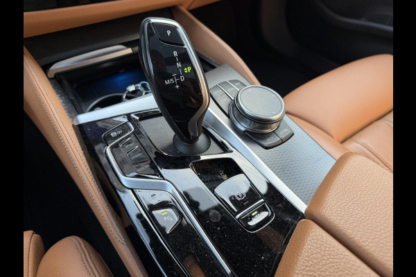 BMW 5 Serie Touring 530e M-Sport | Panoramadak | Camera | Head-Up Display | Elektrische Trekhaak | Elektrische Achterklep |