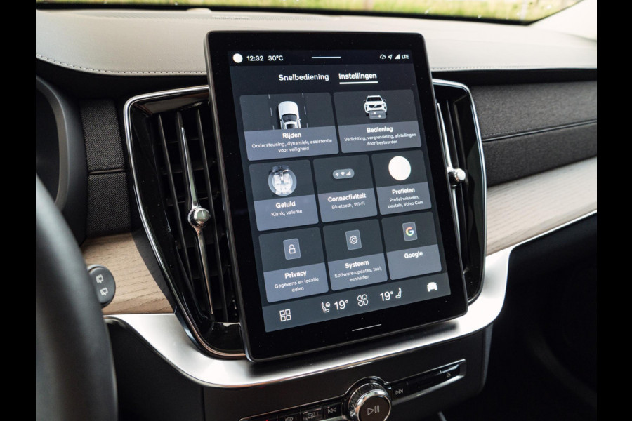Volvo XC90 2.0 T8 Plug-in hybrid AWD Plus Dark Pano|Luchtvering|H&K|Trekhaak|7p|BLIS