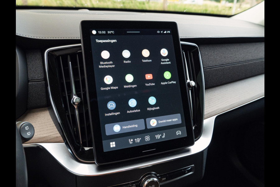 Volvo XC90 2.0 T8 Plug-in hybrid AWD Plus Dark Pano|Luchtvering|H&K|Trekhaak|7p|BLIS