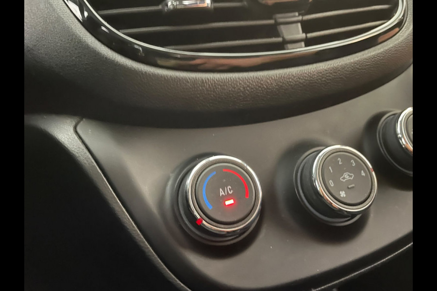 Opel KARL 1.0 Rocks Online Edition AIRCO SCHERM CRUISE VELGEN MULIT STUUR ELEK RAMEN CENT VERG PRIVACYGLAS ZEER NETTE AUTO
