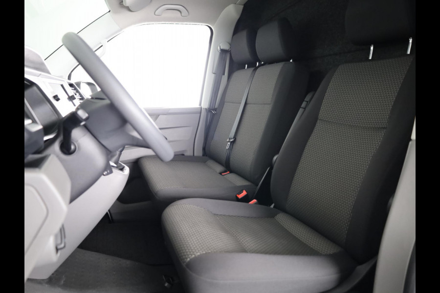 Volkswagen Transporter 2.0 TDI L2H1 28 Comfortline 110 pk | Verlengde garantie | Navigatie via App | Trekhaak | Parkeersensoren achter | Cruise control |