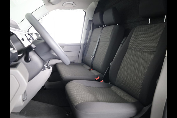 Volkswagen Transporter 2.0 TDI L2H1 28 Comfortline 110 pk | Verlengde garantie | Navigatie via App | Trekhaak | Parkeersensoren achter | Cruise control |