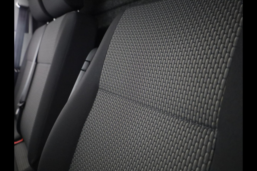 Volkswagen Transporter 2.0 TDI L2H1 28 Comfortline 110 pk | Verlengde garantie | Navigatie via App | Trekhaak | Parkeersensoren achter | Cruise control |