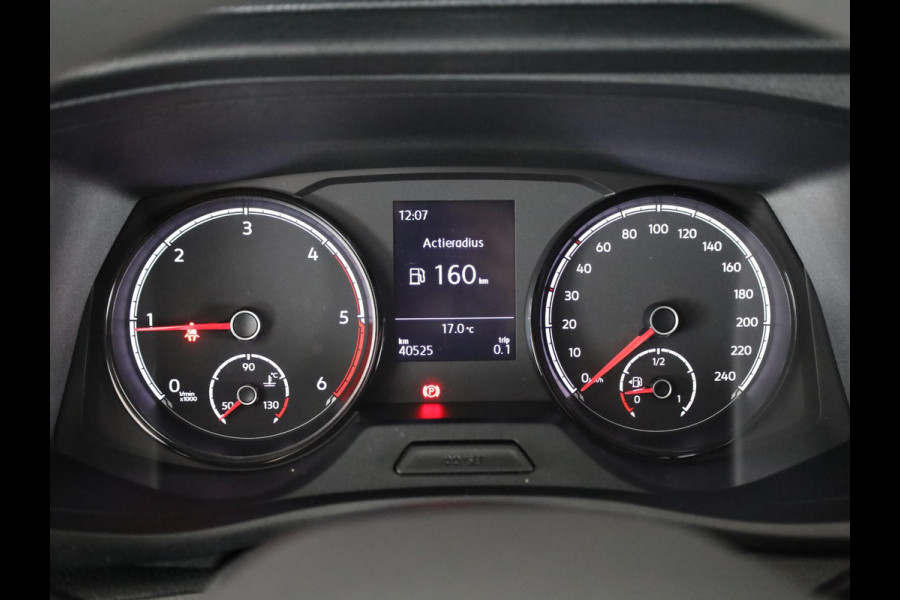Volkswagen Transporter 2.0 TDI L2H1 28 Comfortline 110 pk | Verlengde garantie | Navigatie via App | Trekhaak | Parkeersensoren achter | Cruise control |