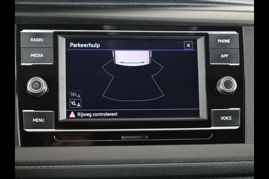 Volkswagen Transporter 2.0 TDI L2H1 28 Comfortline 110 pk | Verlengde garantie | Navigatie via App | Trekhaak | Parkeersensoren achter | Cruise control |
