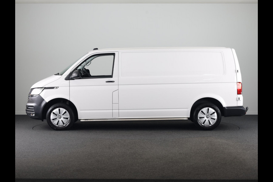 Volkswagen Transporter 2.0 TDI L2H1 28 Comfortline 110 pk | Verlengde garantie | Navigatie via App | Trekhaak | Parkeersensoren achter | Cruise control |