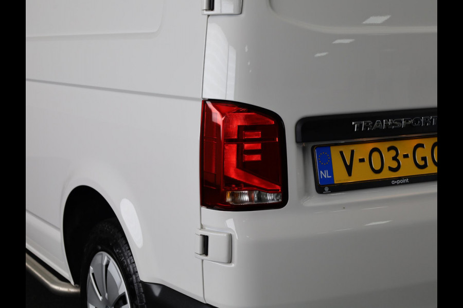 Volkswagen Transporter 2.0 TDI L2H1 28 Comfortline 110 pk | Verlengde garantie | Navigatie via App | Trekhaak | Parkeersensoren achter | Cruise control |