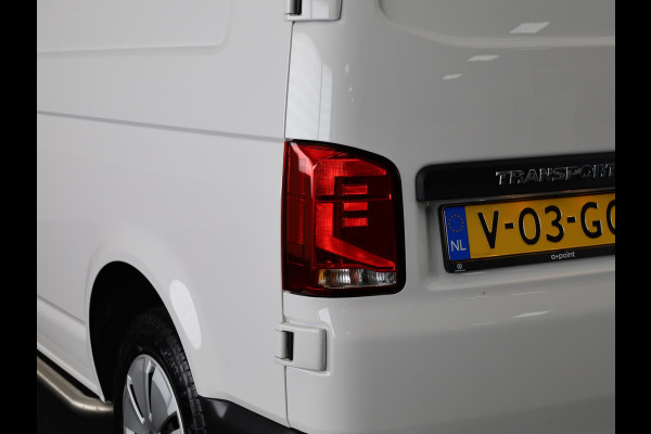 Volkswagen Transporter 2.0 TDI L2H1 28 Comfortline 110 pk | Verlengde garantie | Navigatie via App | Trekhaak | Parkeersensoren achter | Cruise control |