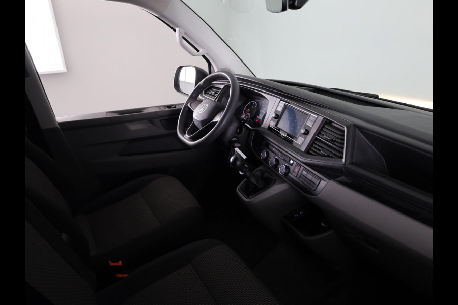 Volkswagen Transporter 2.0 TDI L2H1 28 Comfortline 110 pk | Verlengde garantie | Navigatie via App | Trekhaak | Parkeersensoren achter | Cruise control |