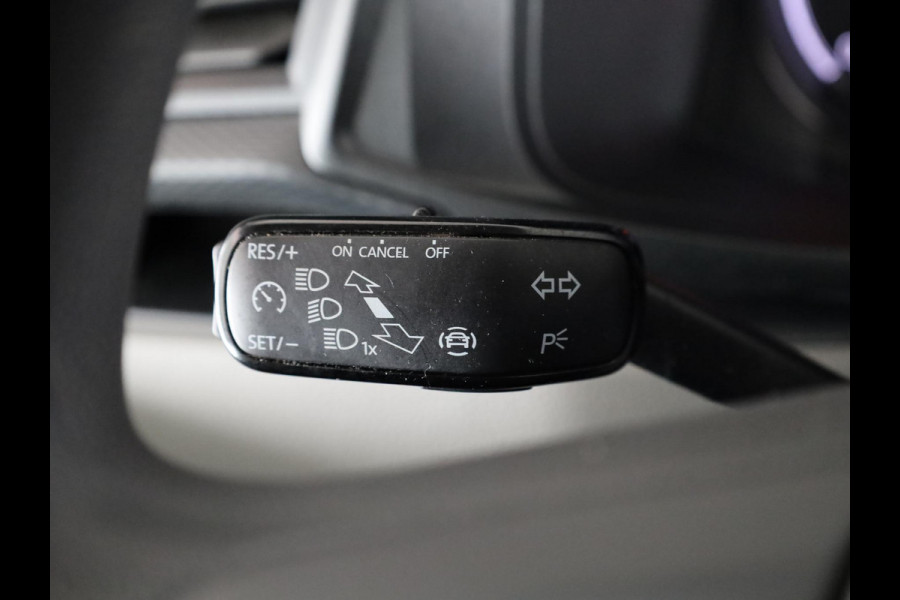 Volkswagen Transporter 2.0 TDI L2H1 28 Comfortline 110 pk | Verlengde garantie | Navigatie via App | Trekhaak | Parkeersensoren achter | Cruise control |