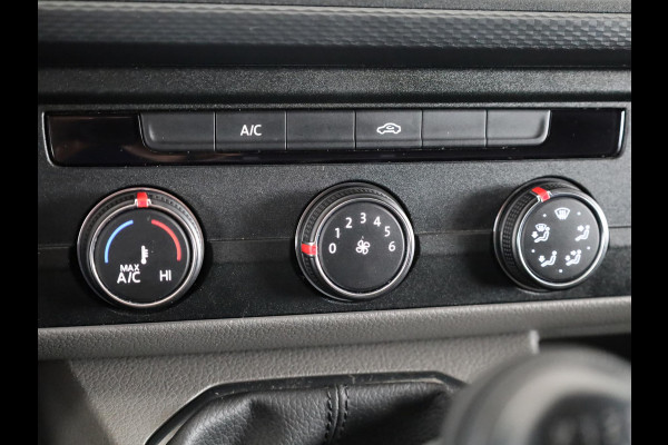 Volkswagen Transporter 2.0 TDI L2H1 28 Comfortline 110 pk | Verlengde garantie | Navigatie via App | Trekhaak | Parkeersensoren achter | Cruise control |