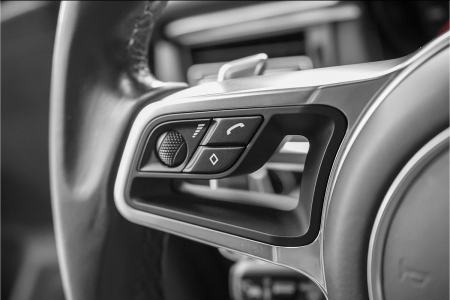 Porsche Macan 3.0 S Pano Sport Design Luchtvering ACC 21"