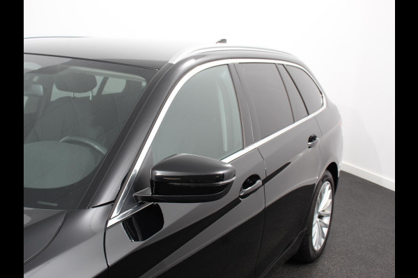 BMW 5 Serie Touring 530e Business PHEV AUTOMAAT Adaptieve cruise control LED Leder Navigatie Stoelverwarming Achteruitrijcamera Sfeerverlichting Lane assist Climate control Apple Carplay/ Android Auto