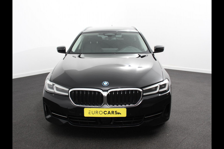 BMW 5 Serie Touring 530e Business PHEV AUTOMAAT Adaptieve cruise control LED Leder Navigatie Stoelverwarming Achteruitrijcamera Sfeerverlichting Lane assist Climate control Apple Carplay/ Android Auto