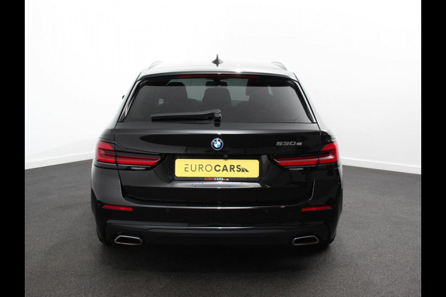 BMW 5 Serie Touring 530e Business PHEV AUTOMAAT Adaptieve cruise control LED Leder Navigatie Stoelverwarming Achteruitrijcamera Sfeerverlichting Lane assist Climate control Apple Carplay/ Android Auto
