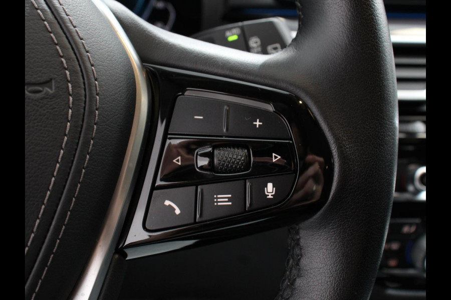 BMW 5 Serie Touring 530e Business PHEV AUTOMAAT Adaptieve cruise control LED Leder Navigatie Stoelverwarming Achteruitrijcamera Sfeerverlichting Lane assist Climate control Apple Carplay/ Android Auto