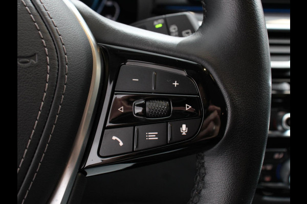 BMW 5 Serie Touring 530e Business PHEV AUTOMAAT Adaptieve cruise control LED Leder Navigatie Stoelverwarming Achteruitrijcamera Sfeerverlichting Lane assist Climate control Apple Carplay/ Android Auto