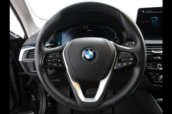 BMW 5 Serie Touring 530e Business PHEV AUTOMAAT Adaptieve cruise control LED Leder Navigatie Stoelverwarming Achteruitrijcamera Sfeerverlichting Lane assist Climate control Apple Carplay/ Android Auto