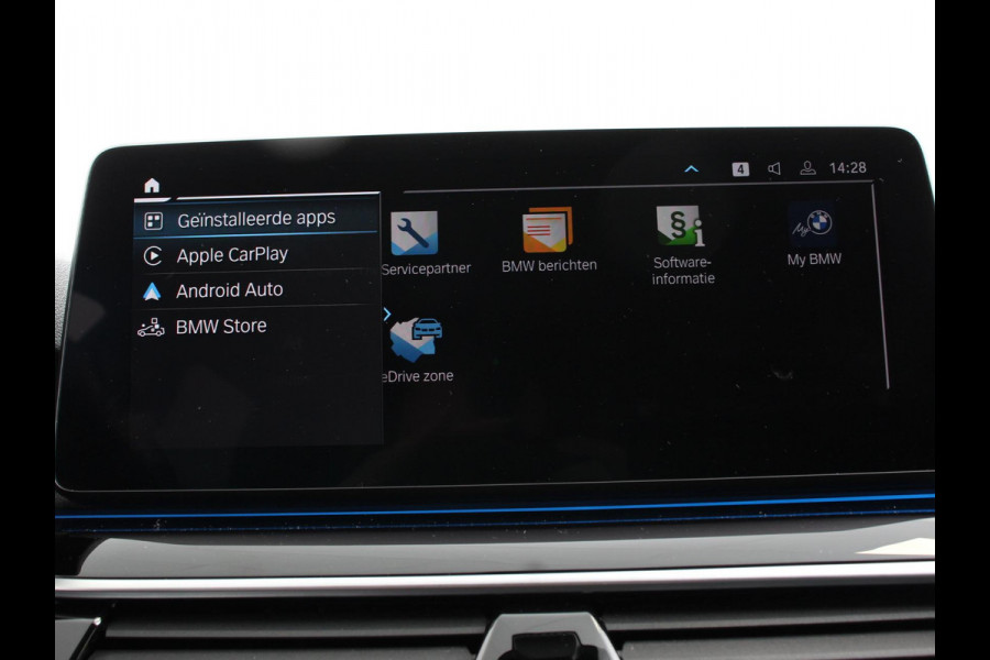 BMW 5 Serie Touring 530e Business PHEV AUTOMAAT Adaptieve cruise control LED Leder Navigatie Stoelverwarming Achteruitrijcamera Sfeerverlichting Lane assist Climate control Apple Carplay/ Android Auto