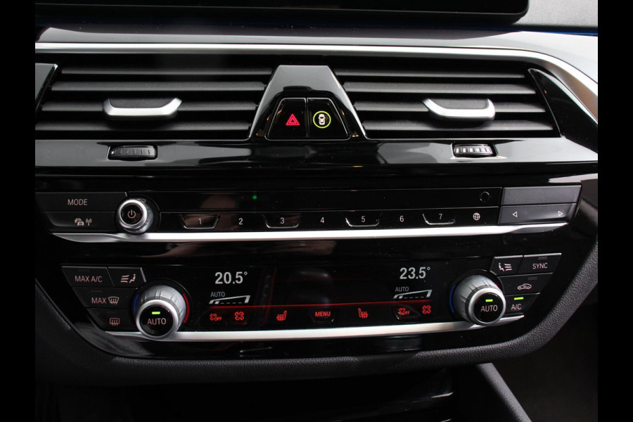 BMW 5 Serie Touring 530e Business PHEV AUTOMAAT Adaptieve cruise control LED Leder Navigatie Stoelverwarming Achteruitrijcamera Sfeerverlichting Lane assist Climate control Apple Carplay/ Android Auto