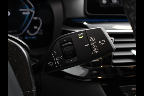 BMW 5 Serie Touring 530e Business PHEV AUTOMAAT Adaptieve cruise control LED Leder Navigatie Stoelverwarming Achteruitrijcamera Sfeerverlichting Lane assist Climate control Apple Carplay/ Android Auto
