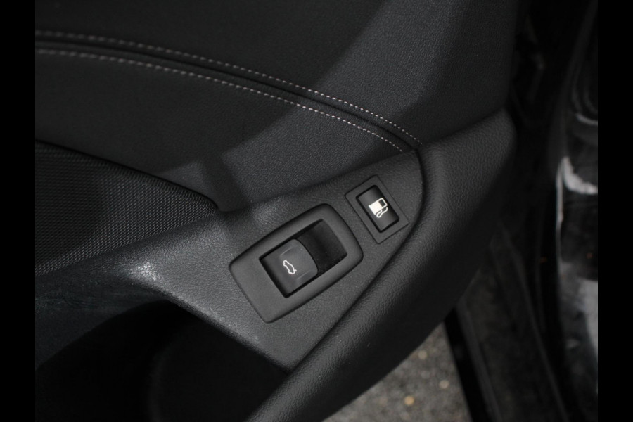 BMW 5 Serie Touring 530e Business PHEV AUTOMAAT Adaptieve cruise control LED Leder Navigatie Stoelverwarming Achteruitrijcamera Sfeerverlichting Lane assist Climate control Apple Carplay/ Android Auto