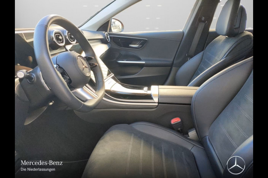 Mercedes-Benz C-Klasse 300e AMG ** LED, MBUX+, TREKH, DISTR, HuD, WINTER, ALARM ** Ex MB-AG, € 24.800,= onder NP ** ** INFORMEER OOK NAAR ONZE AANTREKKELIJKE FINANCIAL-LEASE TARIEVEN **