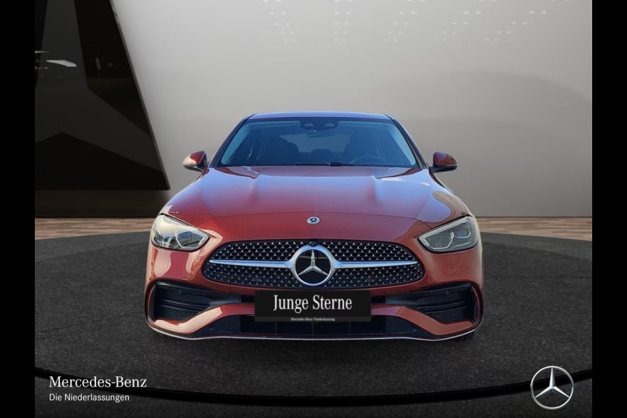 Mercedes-Benz C-Klasse 300e AMG ** LED, MBUX+, TREKH, DISTR, HuD, WINTER, ALARM ** Ex MB-AG, € 24.800,= onder NP ** ** INFORMEER OOK NAAR ONZE AANTREKKELIJKE FINANCIAL-LEASE TARIEVEN **