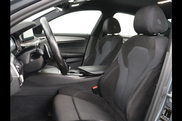 BMW 5 Serie 520i M Sport | Alcantara | Sfeerverlichting | Trekhaak | Navigatie Professional | Full LED | Sportstoelen | Parkeerhulp | Cruise control | Keyless start | Climate control | Bluetooth