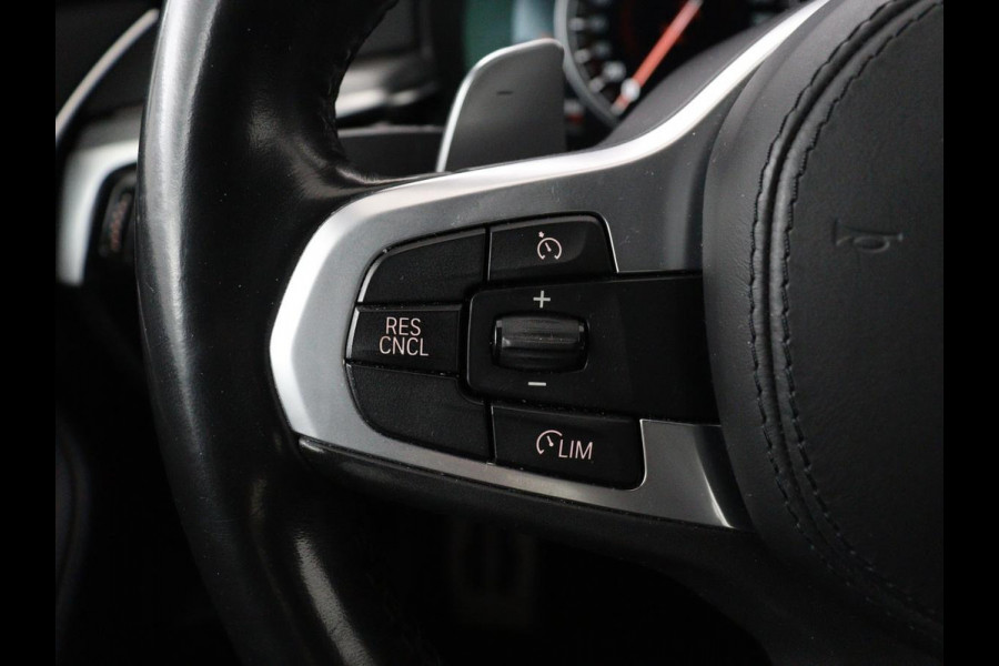 BMW 5 Serie 520i M Sport | Alcantara | Sfeerverlichting | Trekhaak | Navigatie Professional | Full LED | Sportstoelen | Parkeerhulp | Cruise control | Keyless start | Climate control | Bluetooth