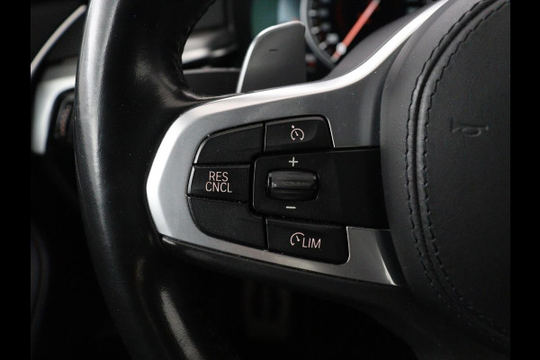 BMW 5 Serie 520i M Sport | Alcantara | Sfeerverlichting | Trekhaak | Navigatie Professional | Full LED | Sportstoelen | Parkeerhulp | Cruise control | Keyless start | Climate control | Bluetooth