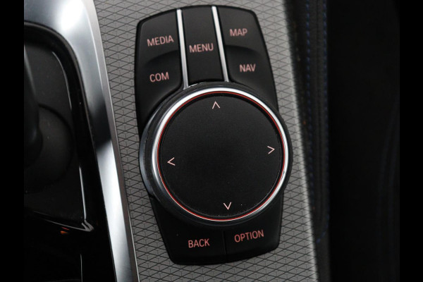 BMW 5 Serie 520i M Sport | Alcantara | Sfeerverlichting | Trekhaak | Navigatie Professional | Full LED | Sportstoelen | Parkeerhulp | Cruise control | Keyless start | Climate control | Bluetooth