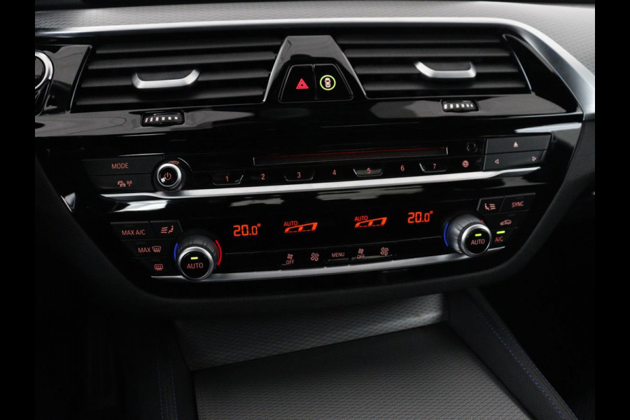 BMW 5 Serie 520i M Sport | Alcantara | Sfeerverlichting | Trekhaak | Navigatie Professional | Full LED | Sportstoelen | Parkeerhulp | Cruise control | Keyless start | Climate control | Bluetooth