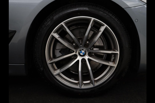 BMW 5 Serie 520i M Sport | Alcantara | Sfeerverlichting | Trekhaak | Navigatie Professional | Full LED | Sportstoelen | Parkeerhulp | Cruise control | Keyless start | Climate control | Bluetooth