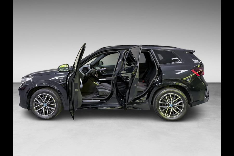 BMW X1 XDrive30e M-SPORT 327PK PANO/LEDER/H-KARDON/MASSAGE/M-STOELEN/DAB/CARPLAY//