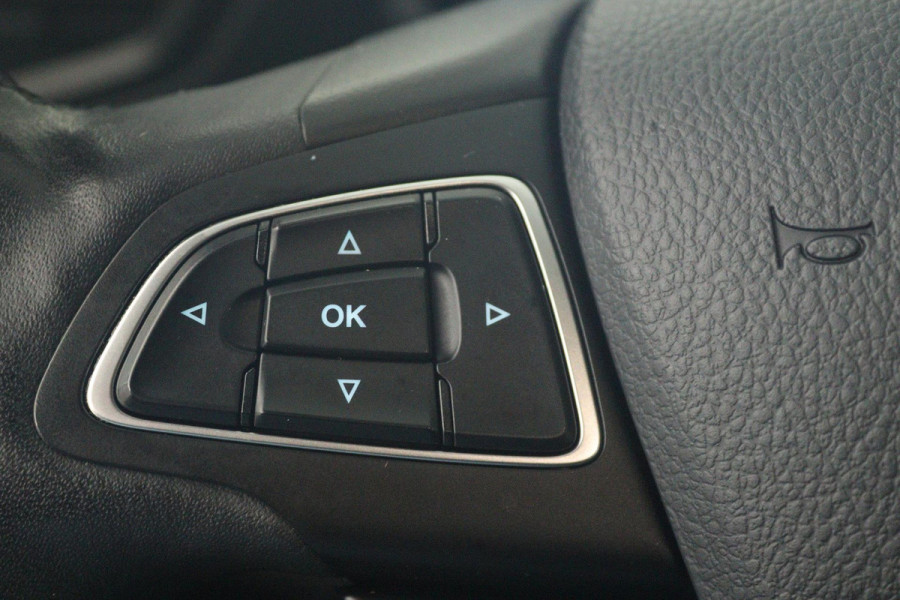 Ford Kuga 1.5 EcoBoost Titanium (TREKHAAK, STOEL/STUUR VERWARMING, NAVIGATIE, PARKEERSENSOREN)