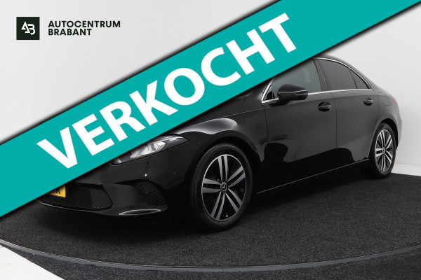 Mercedes-Benz A-Klasse 180 Business Solution Luxury (SFEERVERLICHTING, TREKHAAK UITKLAPBAAR, STOELVERWARMING, 1e EIGENAAR, CAMERA)