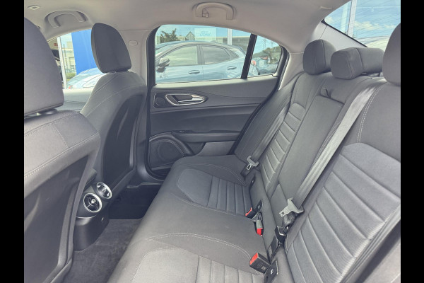 Alfa Romeo Giulia 2.0T 200pk | Trekhaak | 1.600kg Trekgewicht | Navigatie