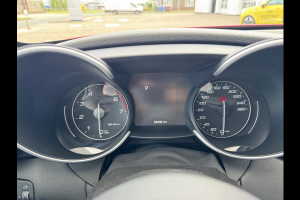Alfa Romeo Giulia 2.0T 200pk | Trekhaak | 1.600kg Trekgewicht | Navigatie