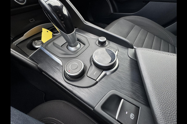 Alfa Romeo Giulia 2.0T 200pk | Trekhaak | 1.600kg Trekgewicht | Navigatie