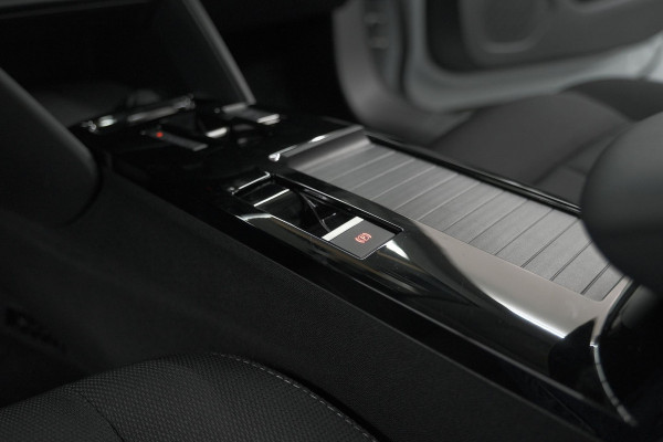 Citroën C4 Hybrid 136 e-DCS6 Plus | Camera | Apple Carplay | Navigatie | Parkeersensoren