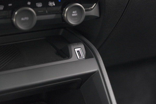 Citroën C4 Hybrid 136 e-DCS6 Plus | Camera | Apple Carplay | Navigatie | Parkeersensoren