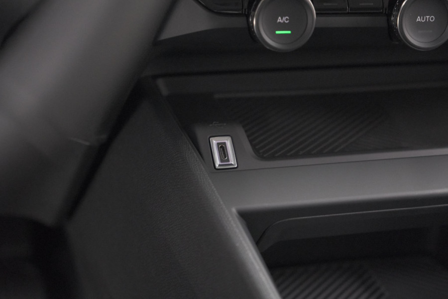 Citroën C4 Hybrid 136 e-DCS6 Plus | Camera | Apple Carplay | Navigatie | Parkeersensoren