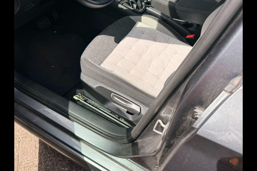 Škoda Kamiq 1.0 TSI Ambition 110pk Automaat | Wegklapbare Trekhaak | Adaptieve Cruise | Stoelverwarming | Achteruitrijcamera