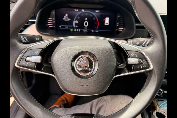 Škoda Kamiq 1.0 TSI Ambition 110pk Automaat | Wegklapbare Trekhaak | Adaptieve Cruise | Stoelverwarming | Achteruitrijcamera