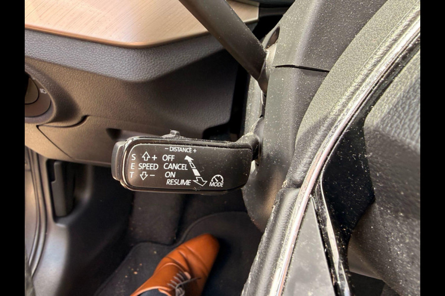 Škoda Kamiq 1.0 TSI Ambition 110pk Automaat | Wegklapbare Trekhaak | Adaptieve Cruise | Stoelverwarming | Achteruitrijcamera