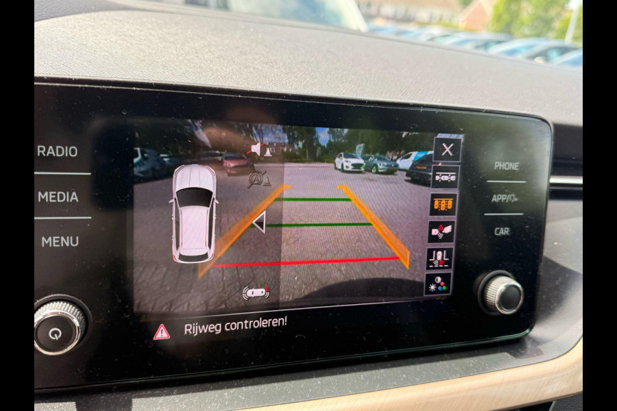 Škoda Kamiq 1.0 TSI Ambition 110pk Automaat | Wegklapbare Trekhaak | Adaptieve Cruise | Stoelverwarming | Achteruitrijcamera