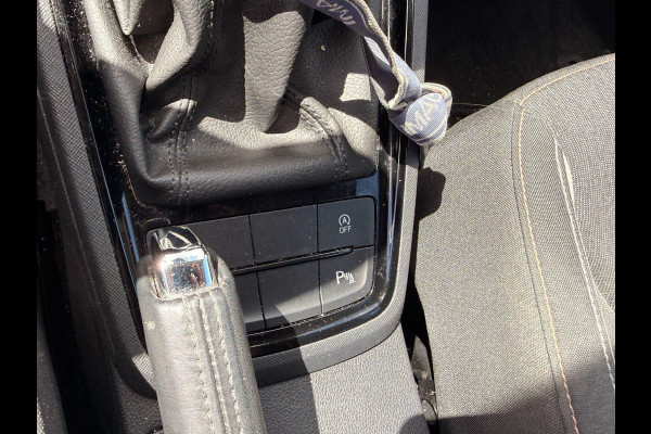 Škoda Kamiq 1.0 TSI Ambition 110pk Automaat | Wegklapbare Trekhaak | Adaptieve Cruise | Stoelverwarming | Achteruitrijcamera