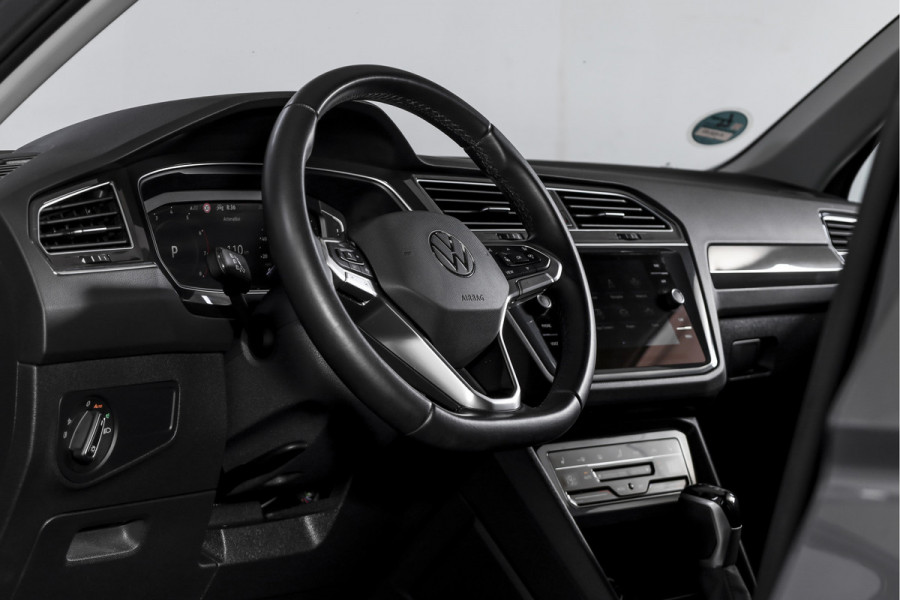 Volkswagen Tiguan 1.5 TSI 150 PK Life Business | Trekhaak | Dig. Cockpit | Adapt. Cruise | Stuur-+stoelverw. | Camera | PDC | NAV+App. Connect | ECC | LM 19" |